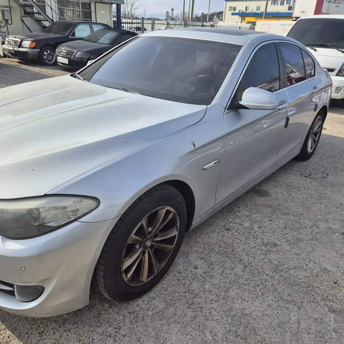 BMW F10 5시리즈 전기형 분해합니다