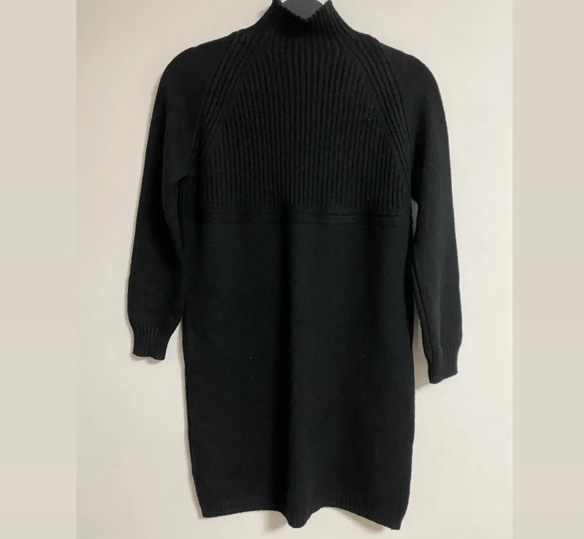 Women's Black Long-sleeved Knit