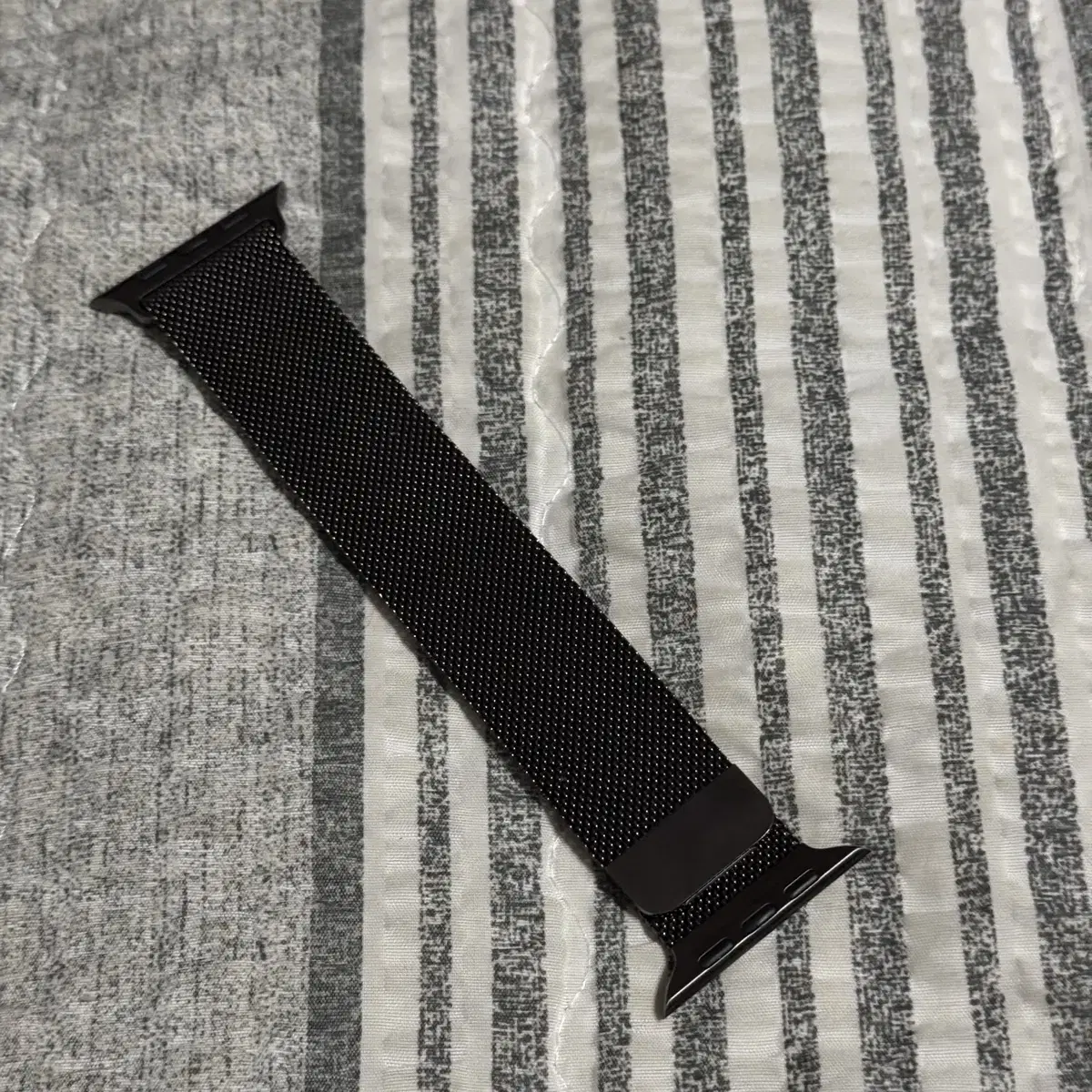 Apple Watch Genuine Millenial Loop Graphite 44mm