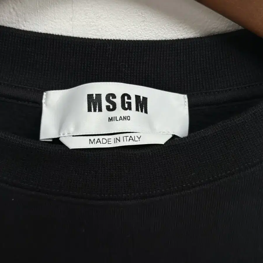 MSGM 22fw 블랙 맨투맨