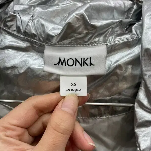 xs 여자 실버 은박 오버핏 빈티지룩 MONKI 자켓