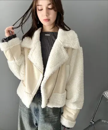 [가격 인하] 슬리브 보어 쇼트 페이크 무스탕 재킷