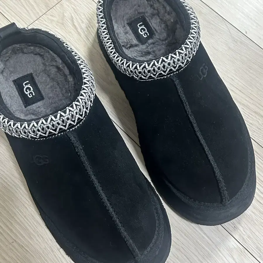 [ugg]어그 스티치 칼라 플랫폼 슬리퍼(W) 블랙 250