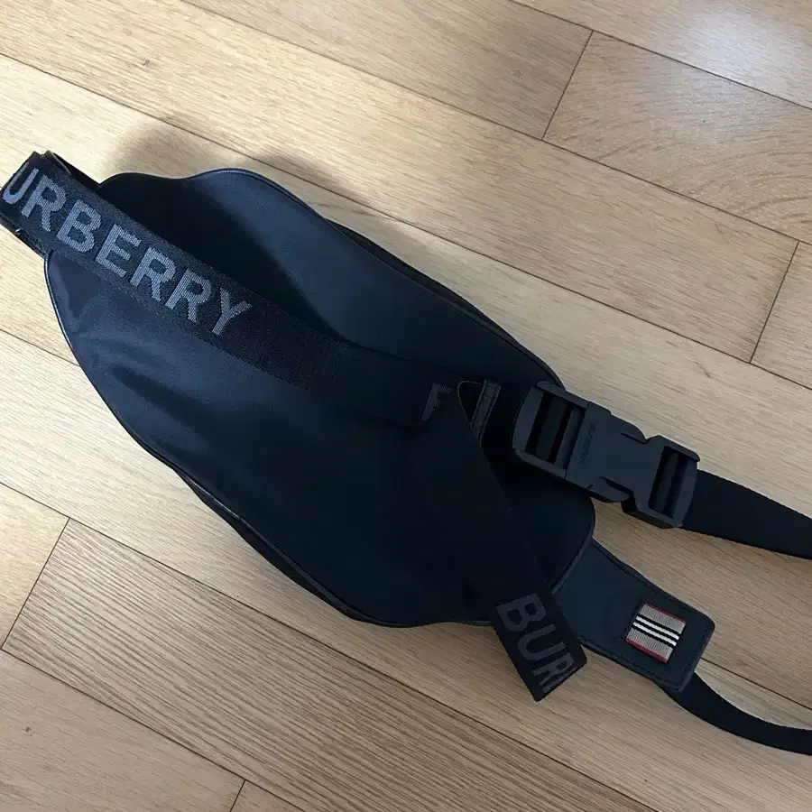 버버리벨트백 BURBERRY Logo Print Nylon Bum Bag