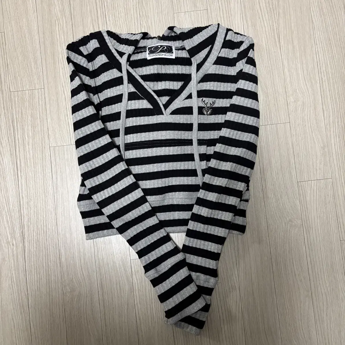 플리즈노팔로우 Deer Ribbed Crop Hoodie Top 블랙