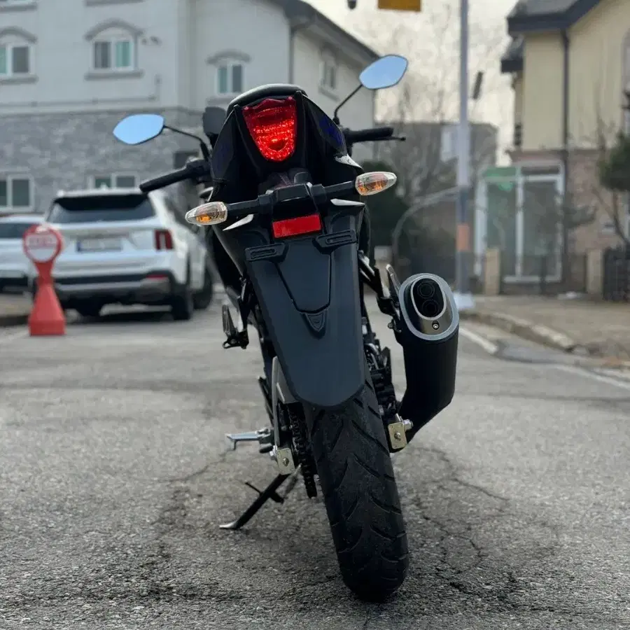 신차급 4000km 스즈키 gsxs-125 입문차량 판매합니다.