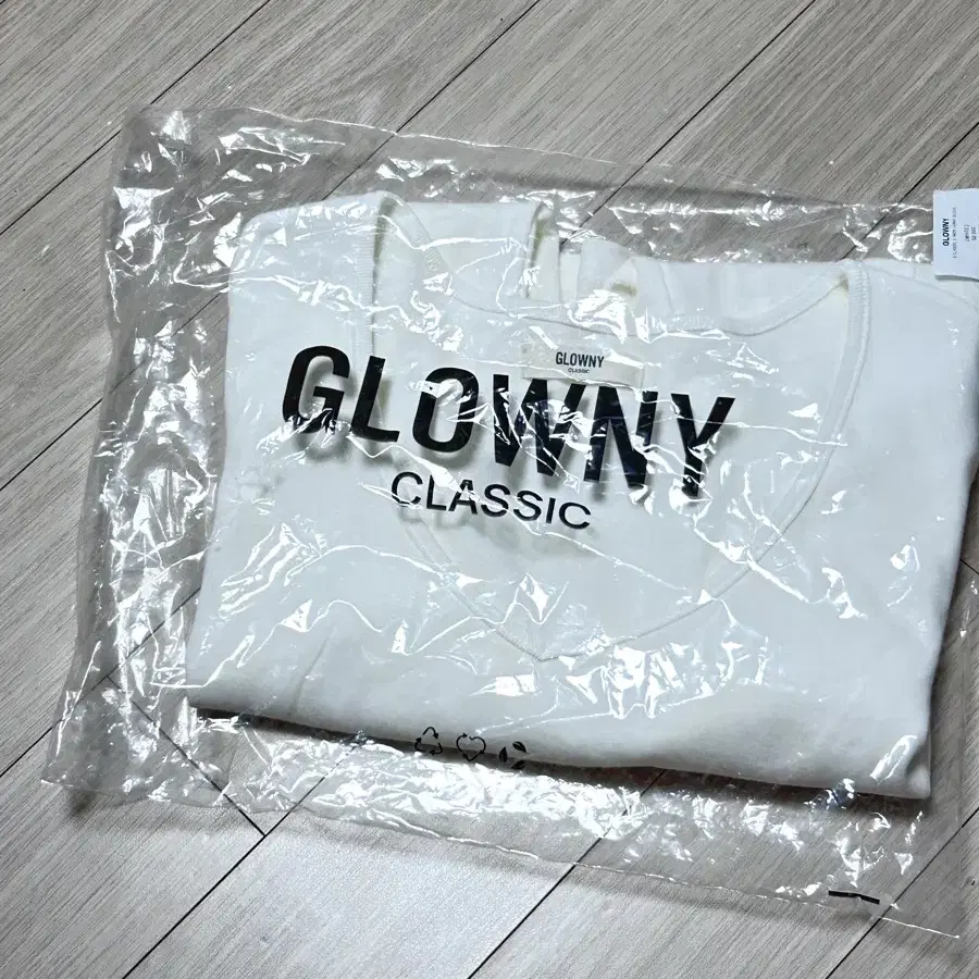 글로니 브이넥 G CLASSIC V-NECK LONG SLEEVE (WH