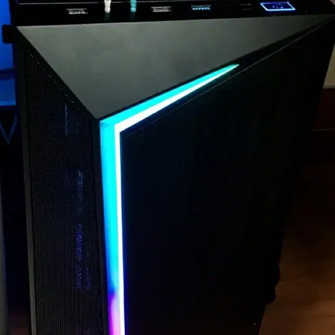 BRAVOTEC SWORD S820 RGB 타이탄 글래스 블랙 케이스