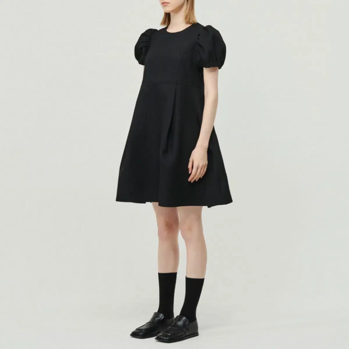 마이스 MAIS BALLOON TUCK DRESS / BLACK