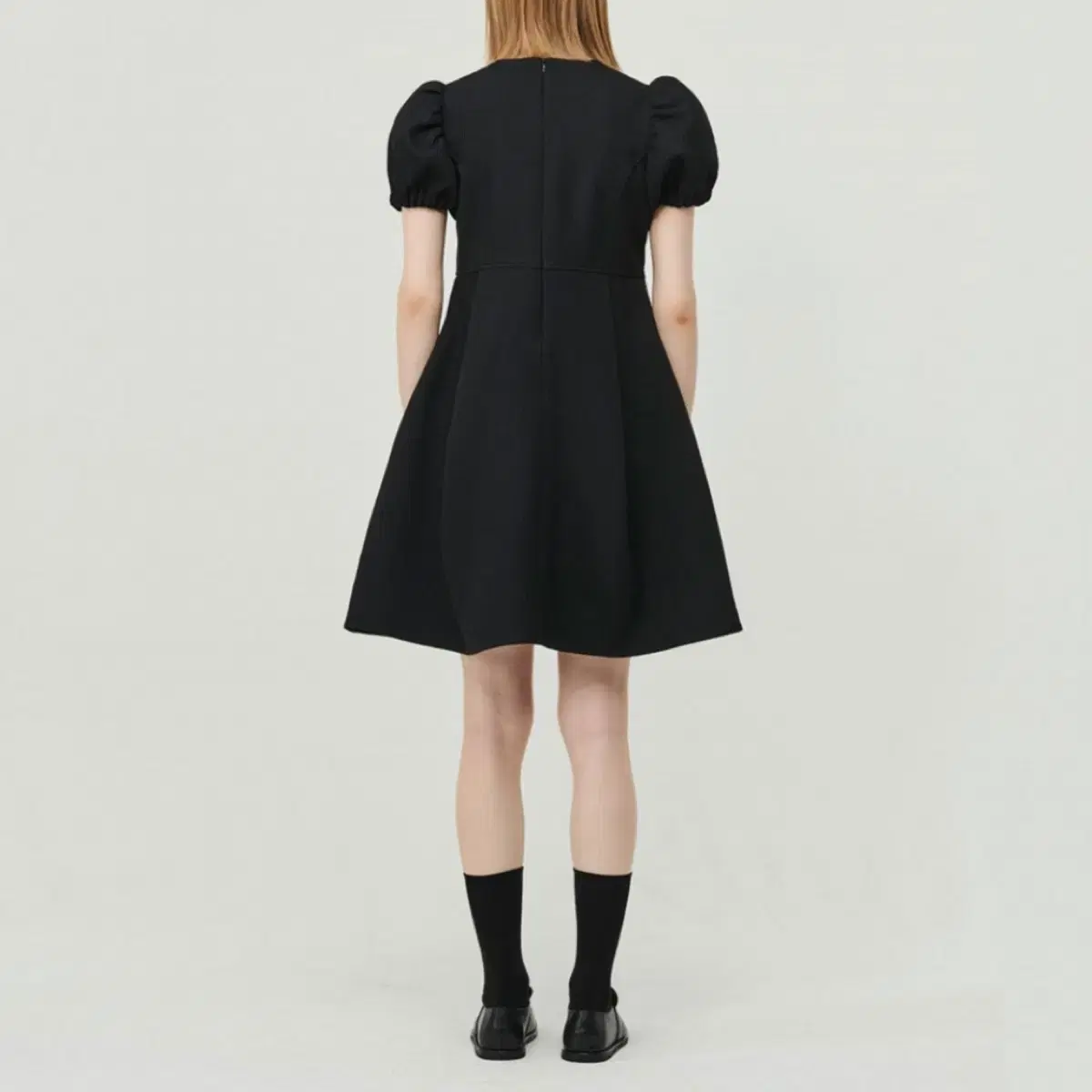 마이스 MAIS BALLOON TUCK DRESS / BLACK