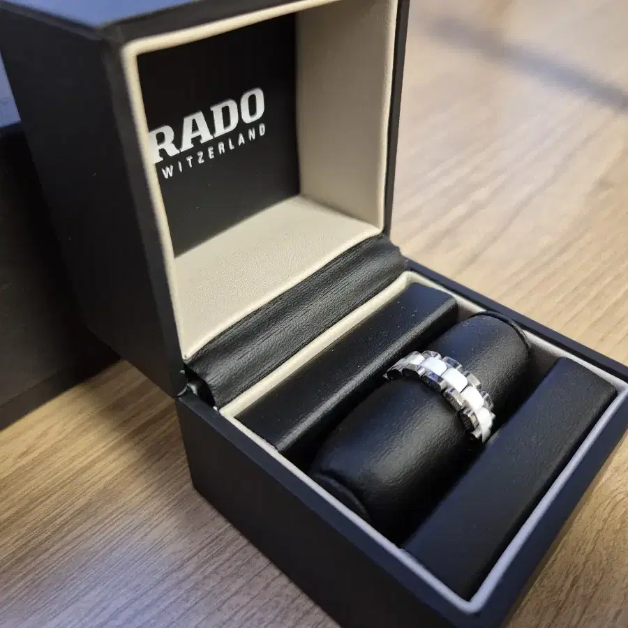 [RADO-시계체인반지] 명품 예물시계 브랜드 RADO의  반지 팝니다~