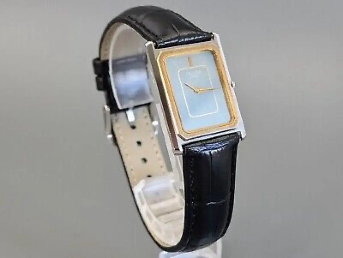 Seiko Credor 14k bezel quartz watch