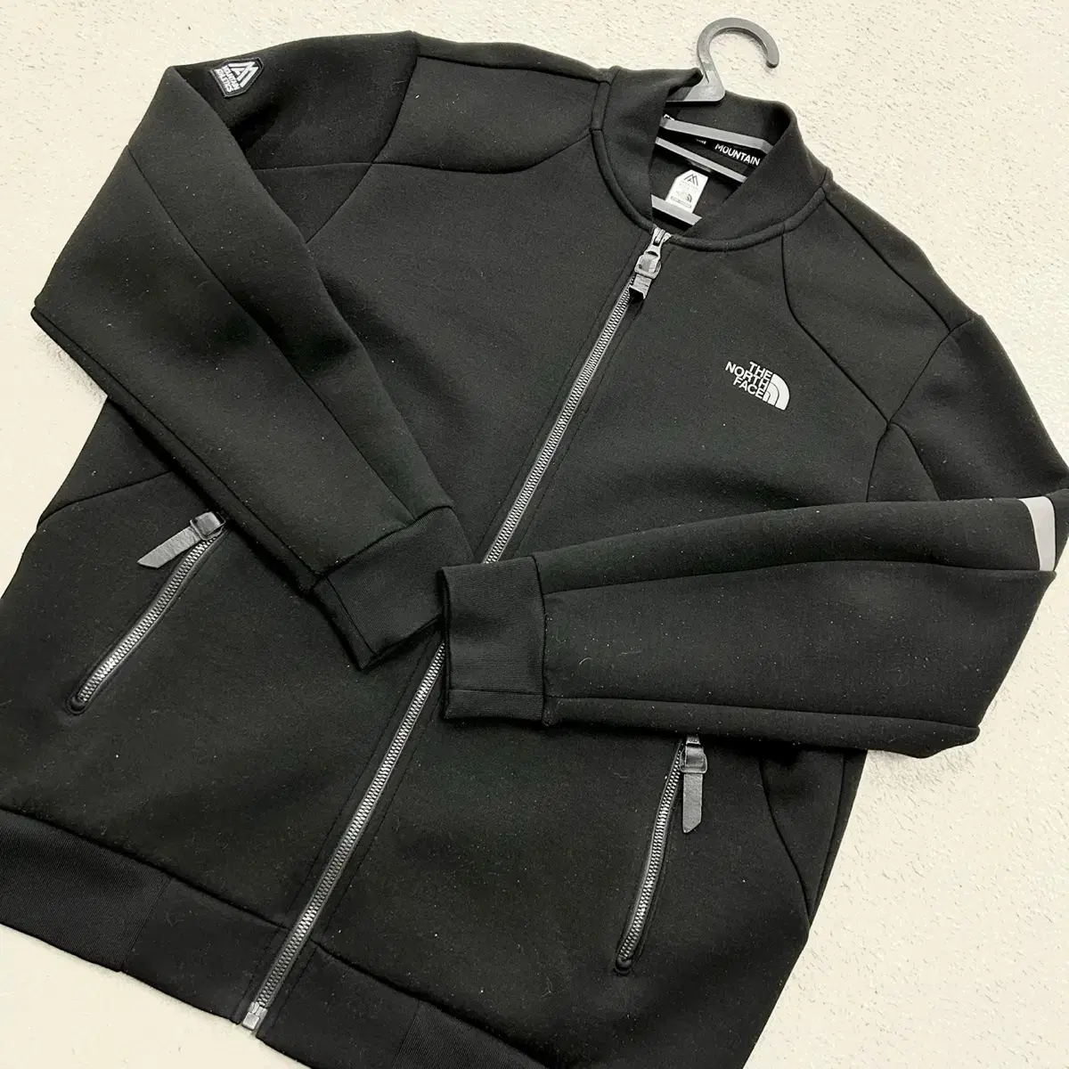 [Genuine, 100] North Face Men's Zip-Up. A4