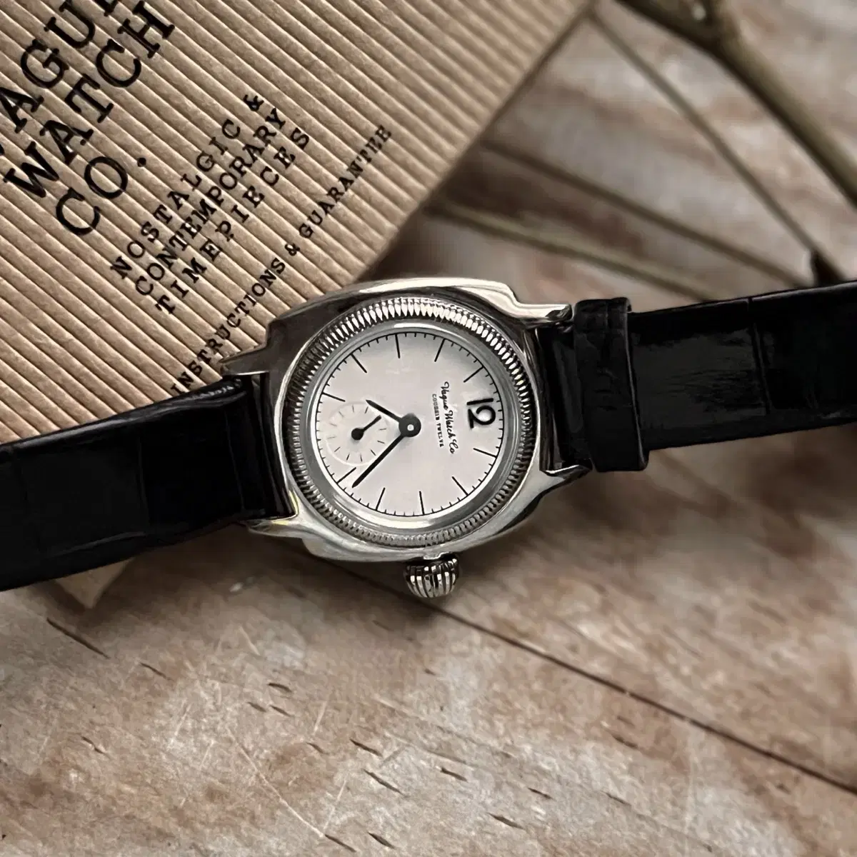 VAGUE WATCH CO. 바그 시계 Coussin (여성시계)