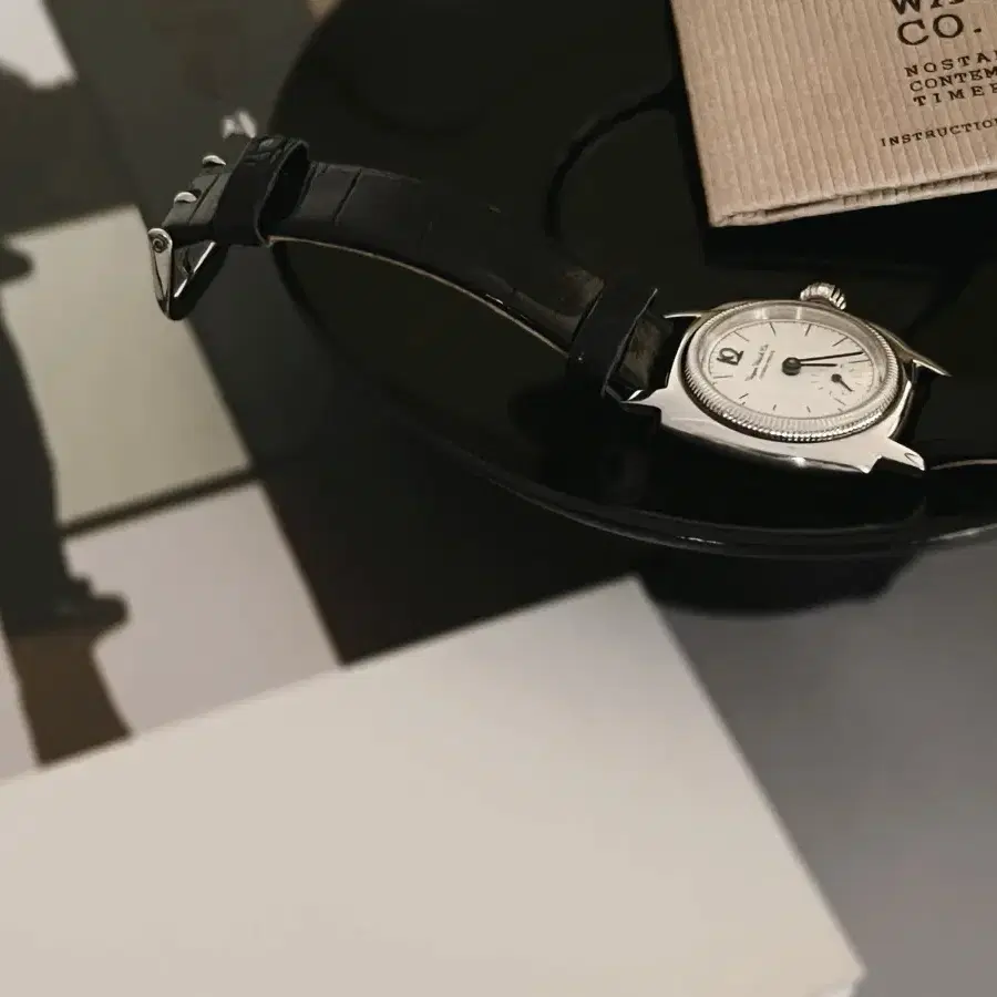 VAGUE WATCH CO. 바그 시계 Coussin (여성시계)