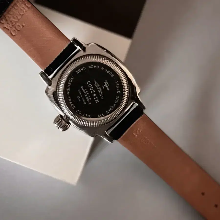 VAGUE WATCH CO. 바그 시계 Coussin (여성시계)