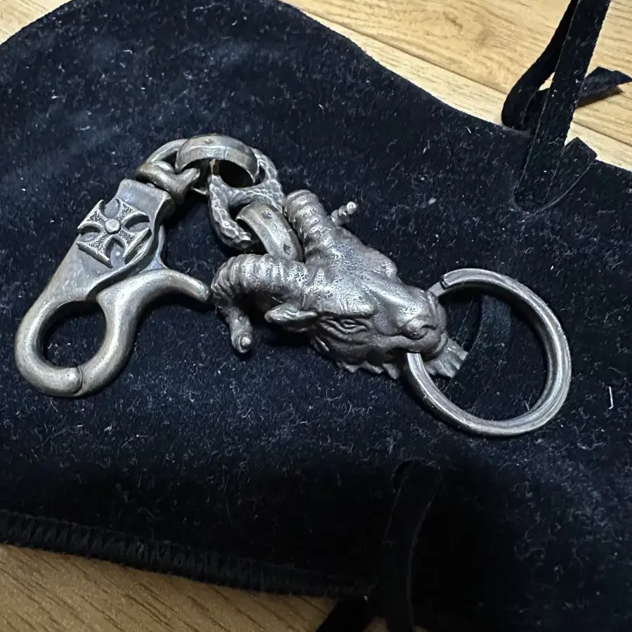 삼오세공X틸레이트  GOAT HEAD KEYRING