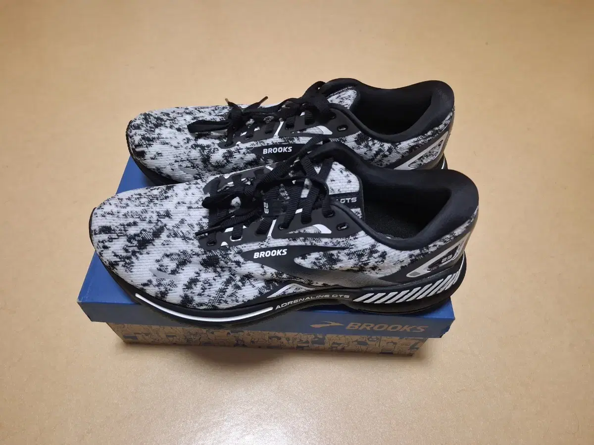 Brooks Adrenaline GTS 23 275mm New