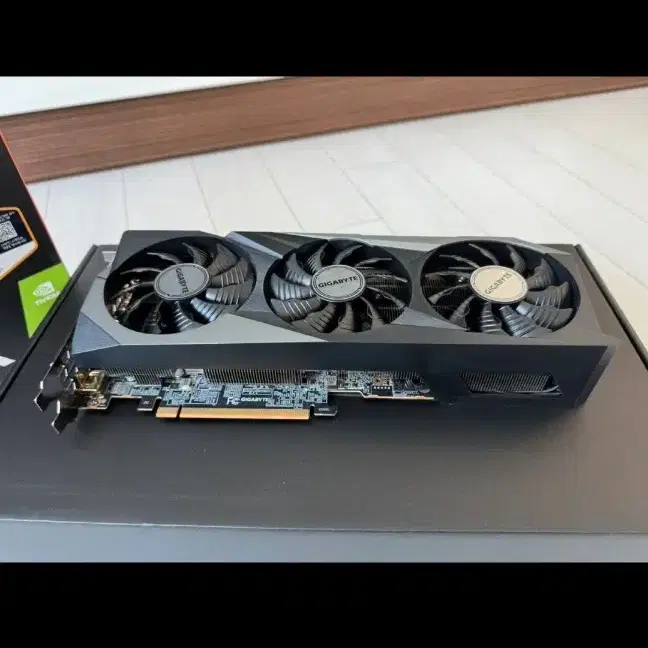 RTX 3070 기가바이트 oc 3팬 모델팝니다