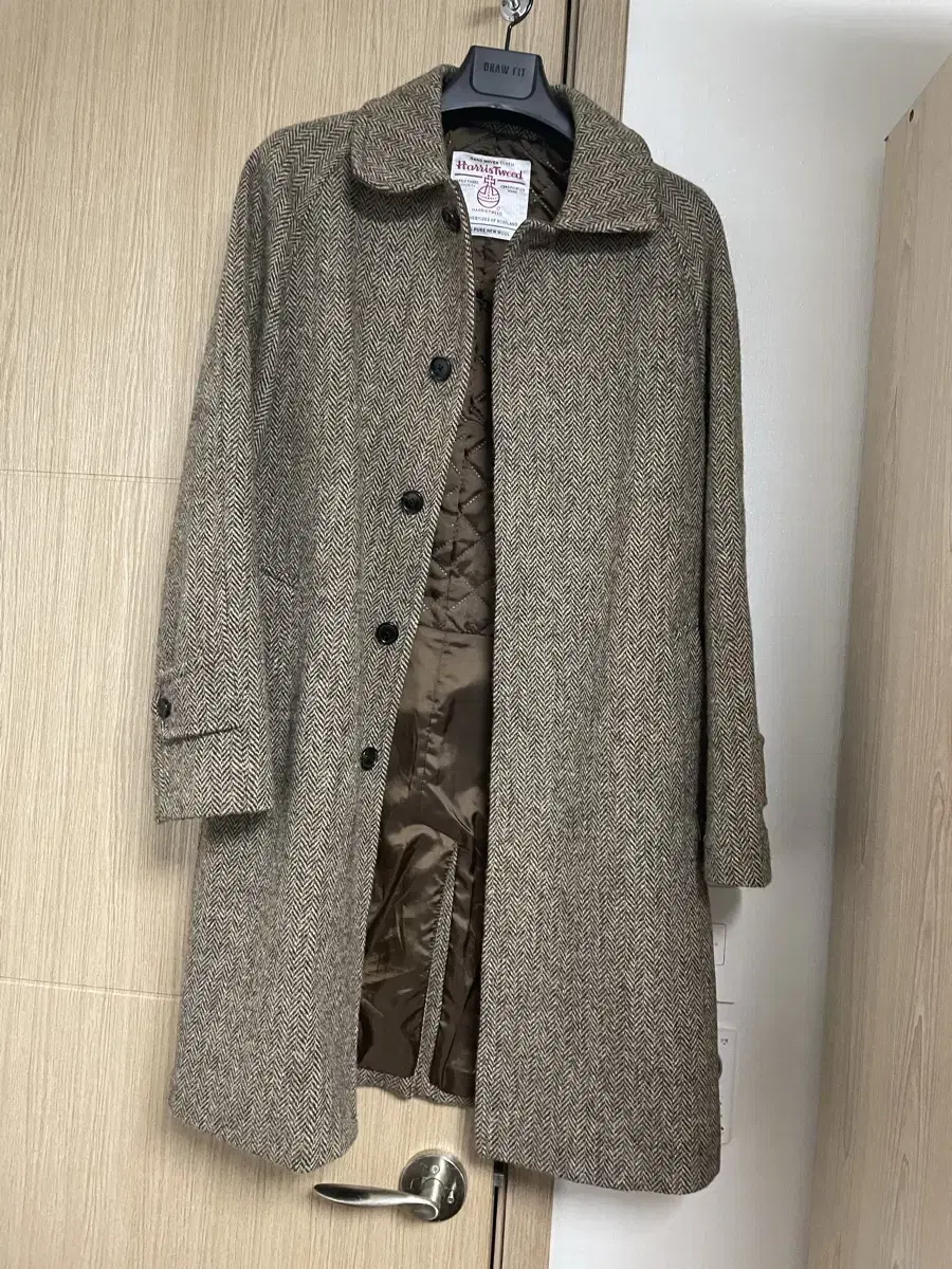 Herringbone Balmacaan coat with a Her리스트위드