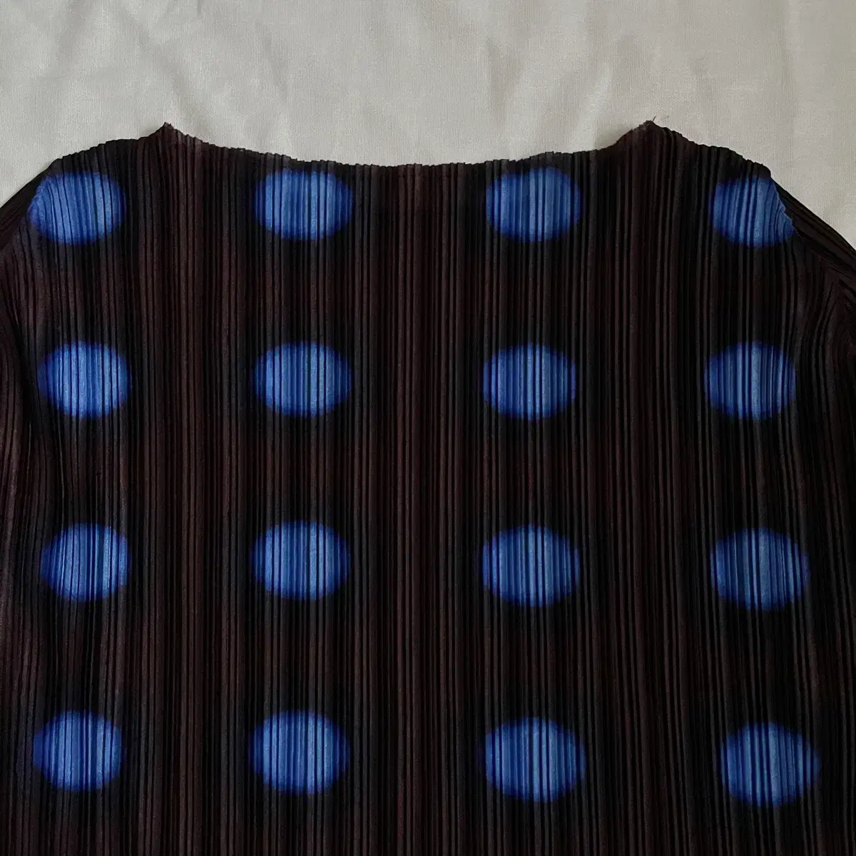 Pleats Please gradient dot top