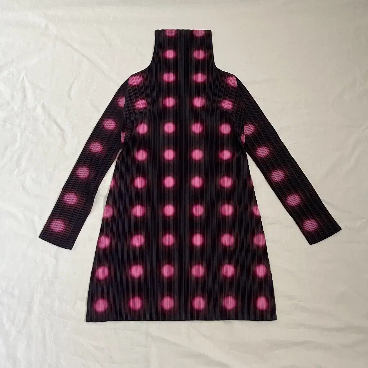 Pleats Please gradient dot top