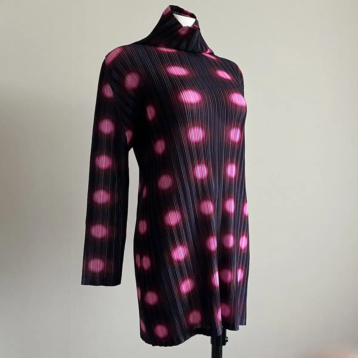 Pleats Please gradient dot top