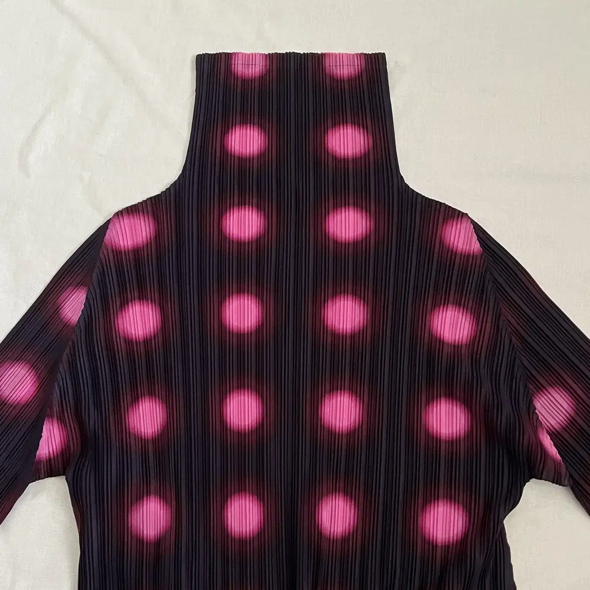 Pleats Please gradient dot top