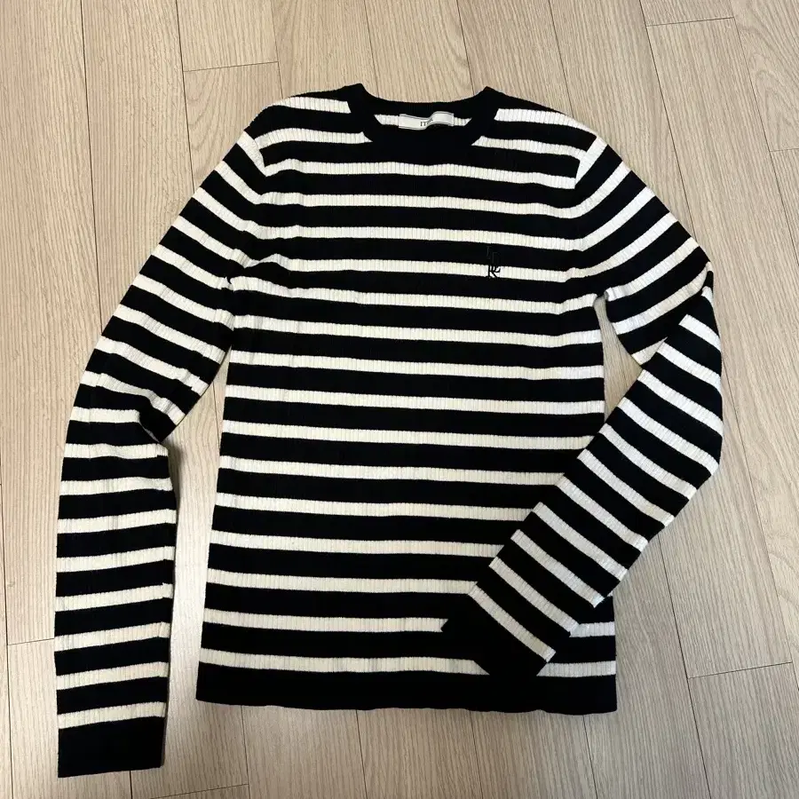 빛날영 )) 잇터 LOGO STRIPE LONG-SLEEVE KNIT