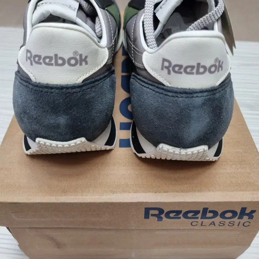 REEBOK CLASSIC AR0621