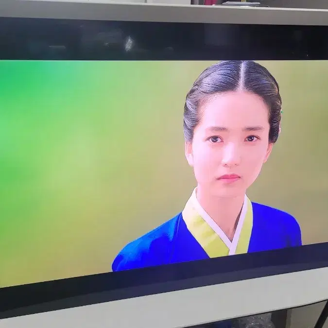 더 세리프 4K QLED 티비