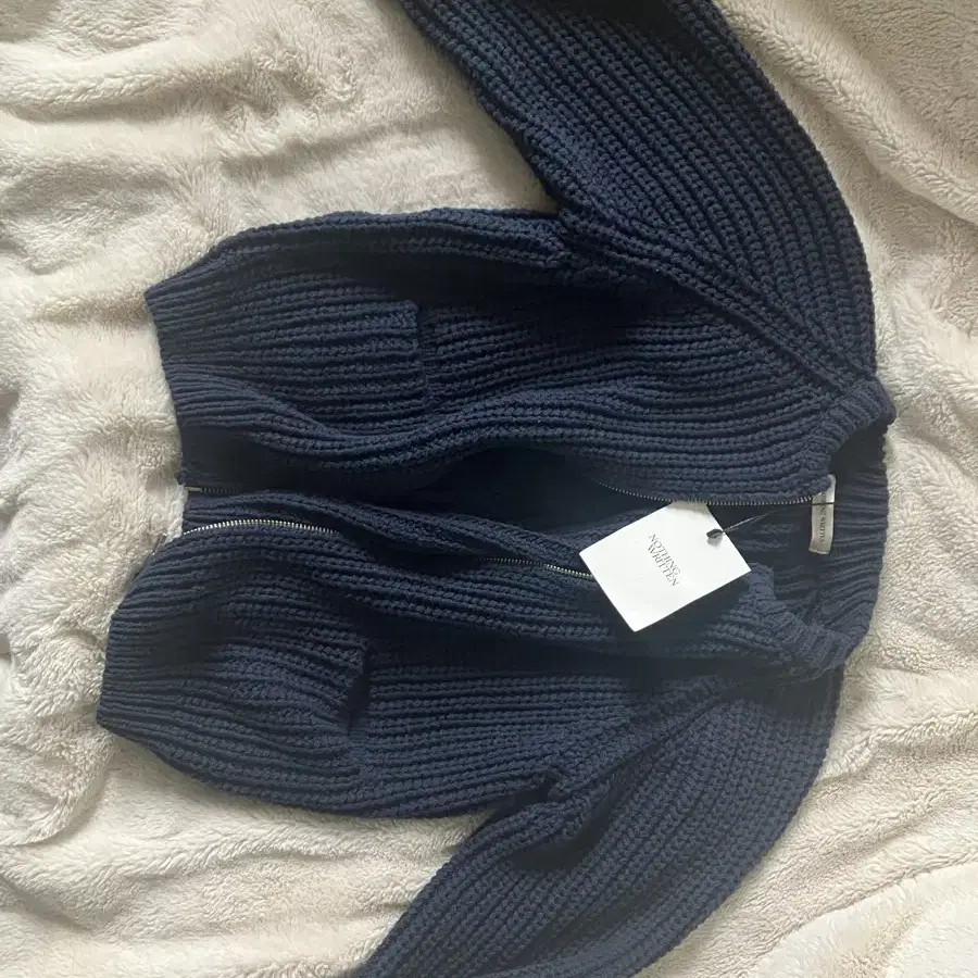 낫띵리튼 가디건 netto yarn jumper navy 새상품 제니착용