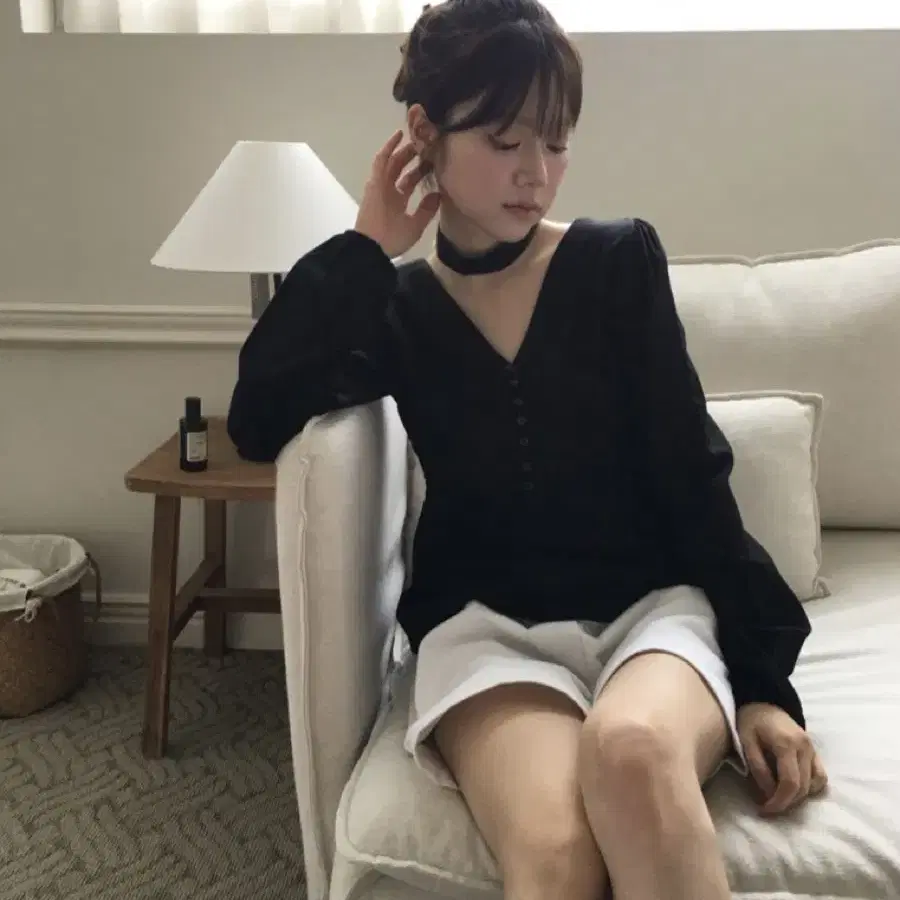 노비야카 Humming choker blouse 블라우스