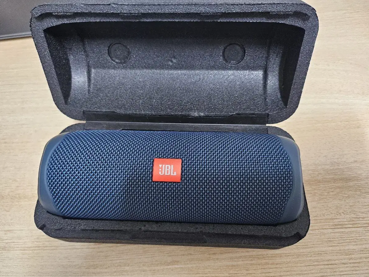 jbl flip 5 블루투스 스피커 판매합니다.