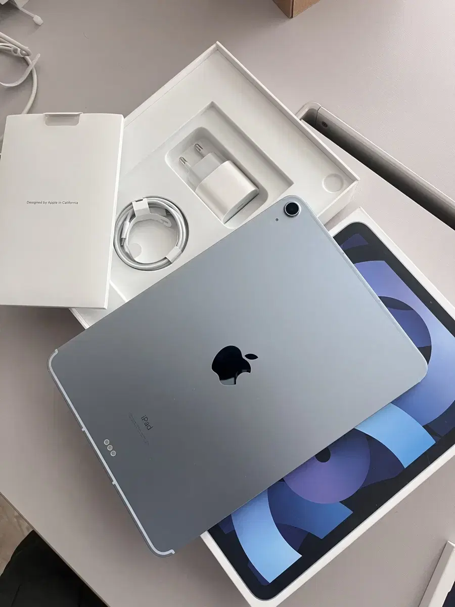 (Full set) iPad Air 4 Sky Blue 256 cellular