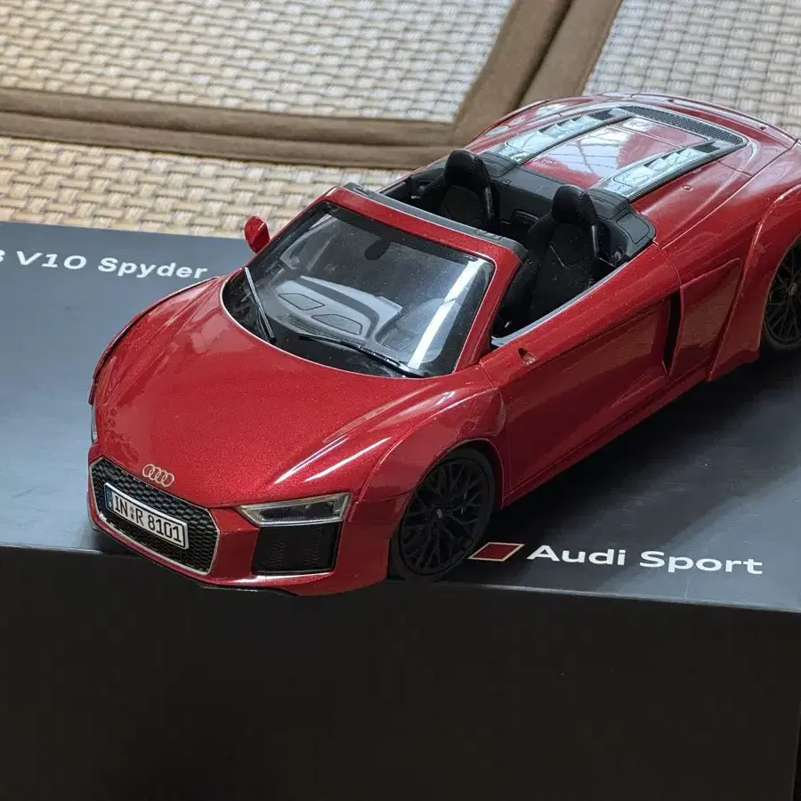 아우디 r8 v10 스파이더 1:18 다이캐스트