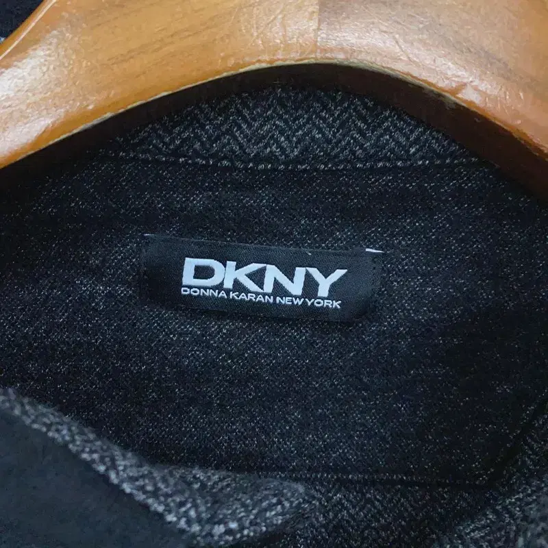 DKNY 도나카란뉴욕 울 긴팔카라티 100 K06698