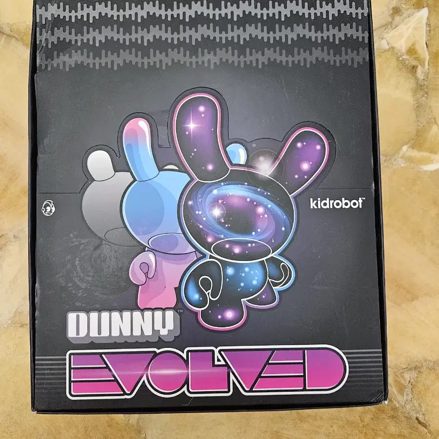 EVOLVED DUNNY 미개봉 박스 팝니다.