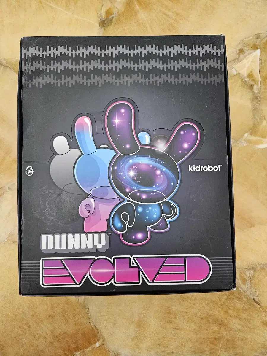 EVOLVED DUNNY 미개봉 박스 팝니다.