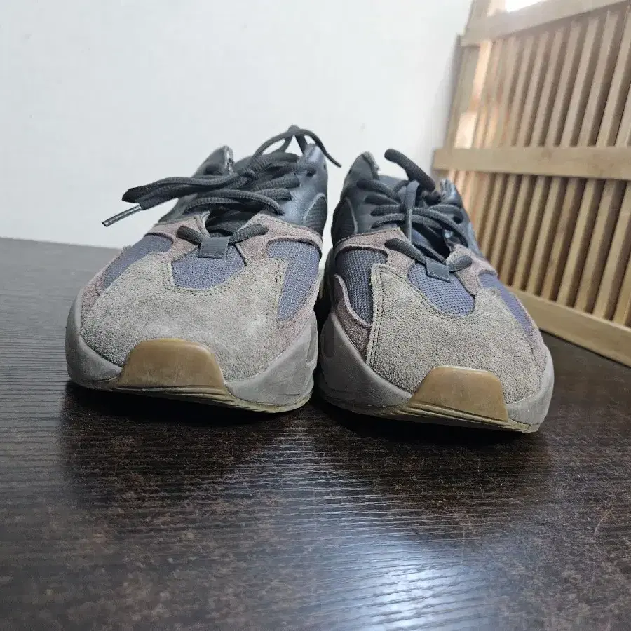 265 아디다스 이지부스트 Yeezy Boost 700 모브 EE9614