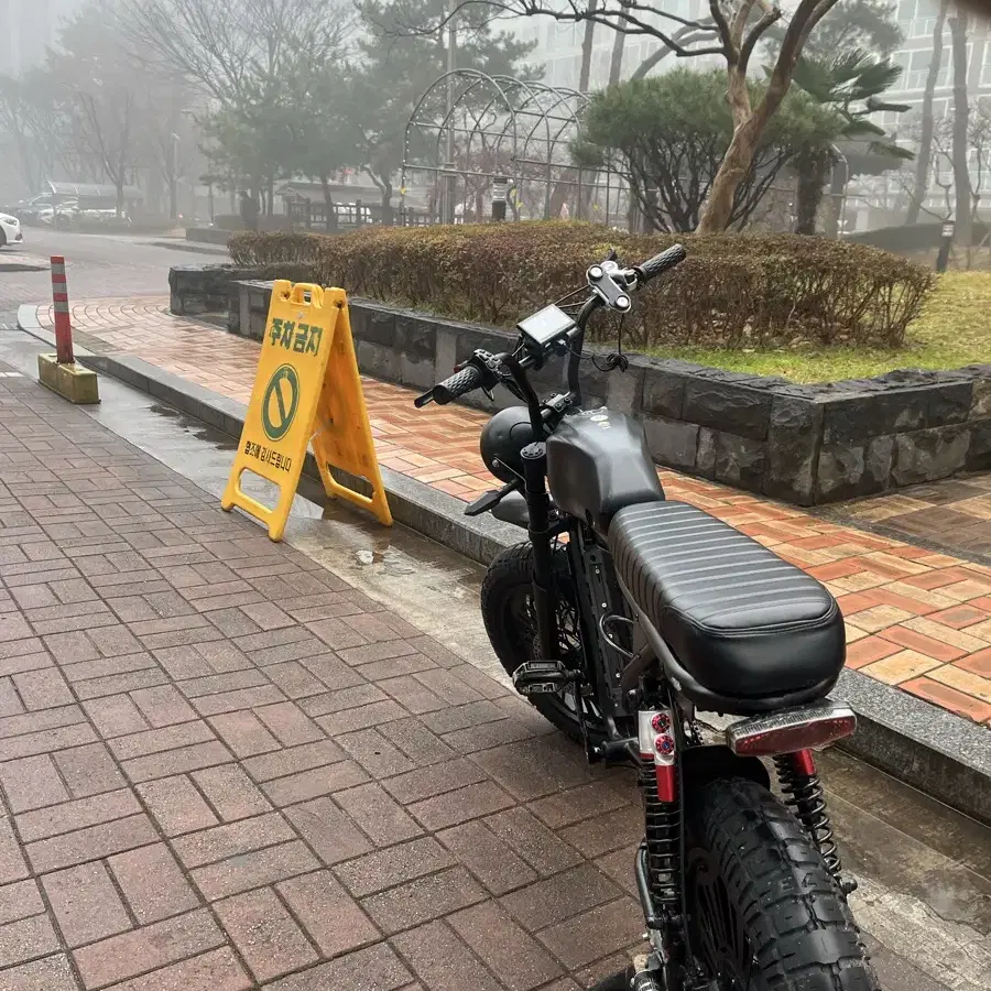 이스프 scrambler 1500w 23ah 자토바이 대차 판매