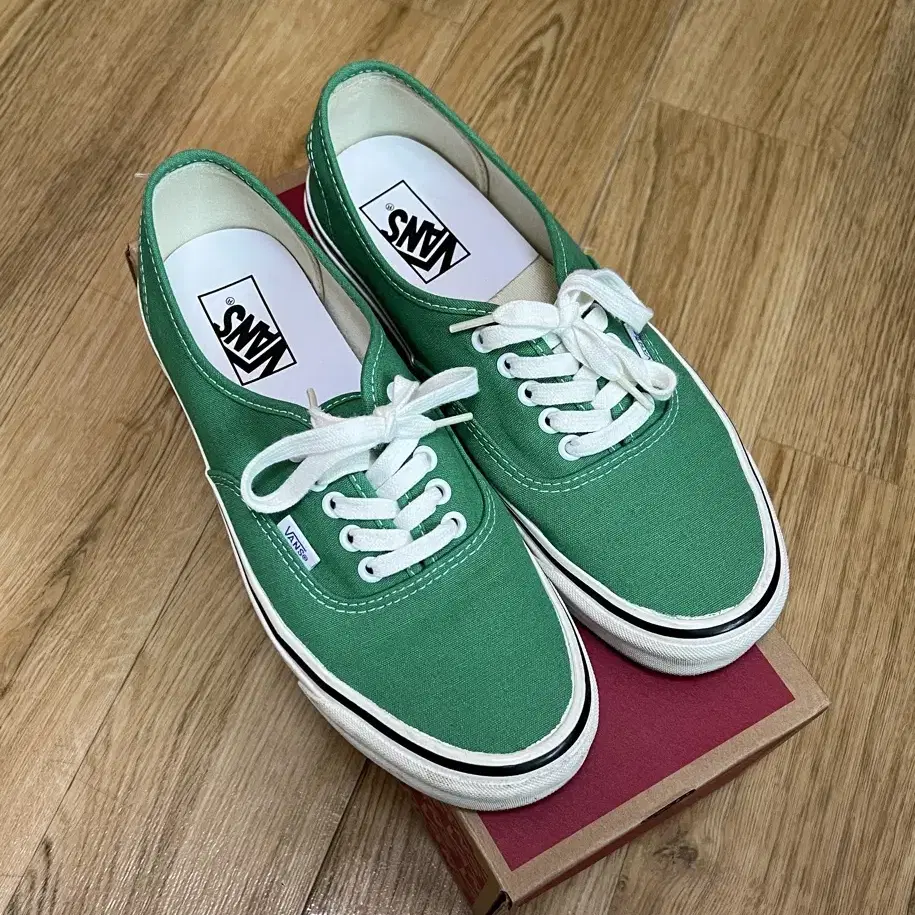 VANS 어센틱 녹색 스니커즈 275