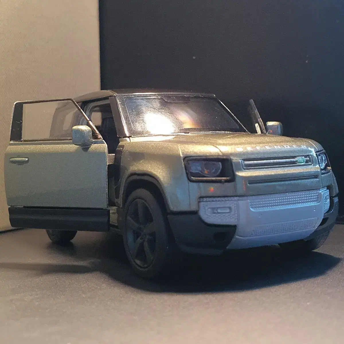 랜드로버 디펜더(RANGE ROVER Defender)자동차 피규어