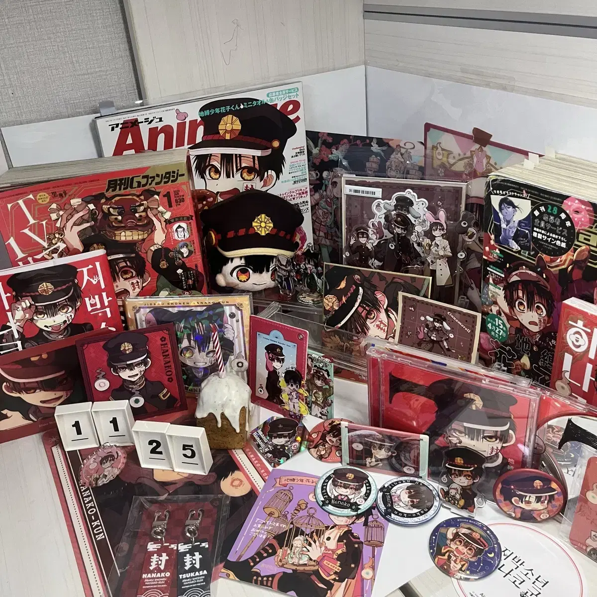 Hanako Goods Collection (postcards, acrylic, nuigurumi, dolls, magazines, limited edition, badges