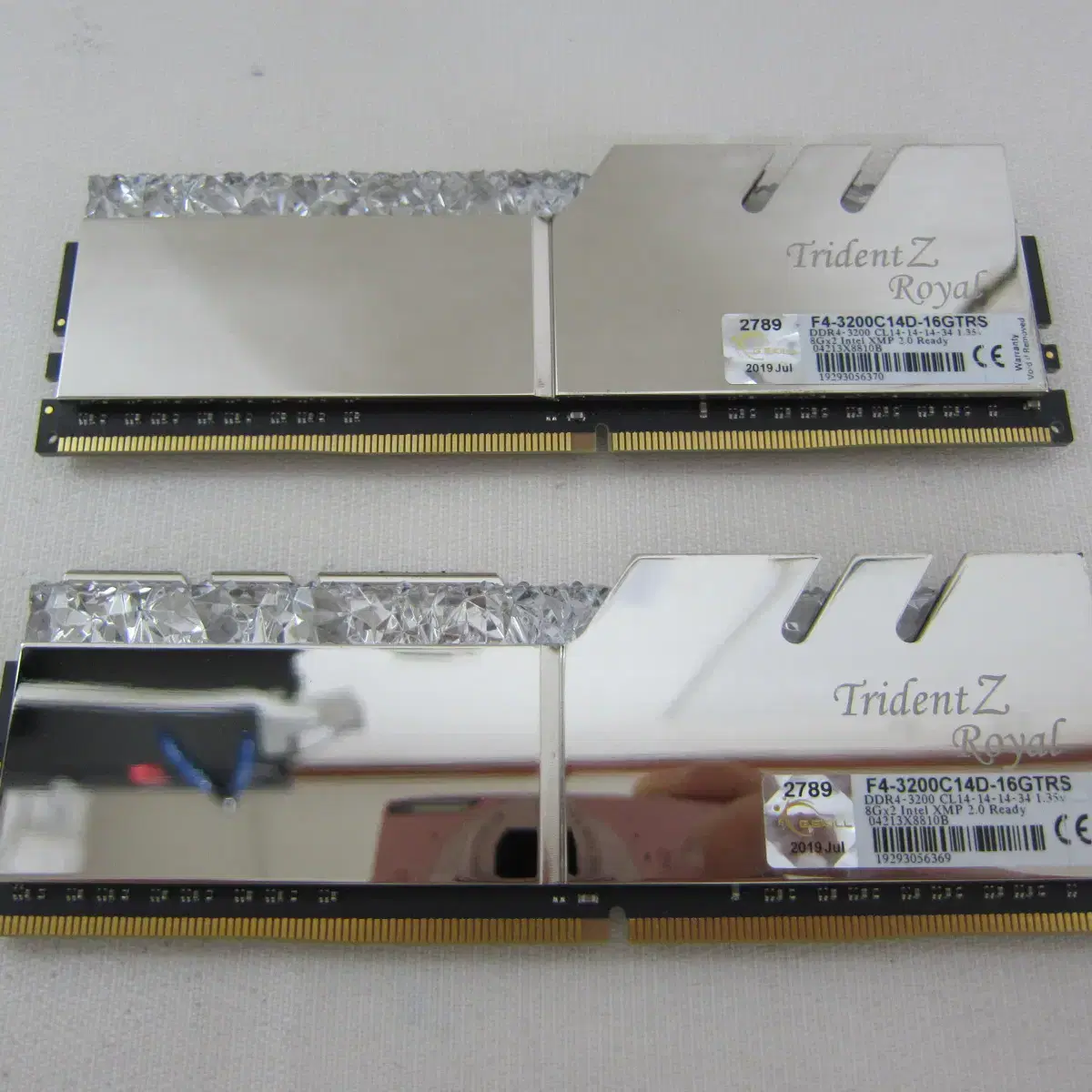 지스킬 DDR4-3200 CL14 TRIDENT 로얄 16G(8Gx2)