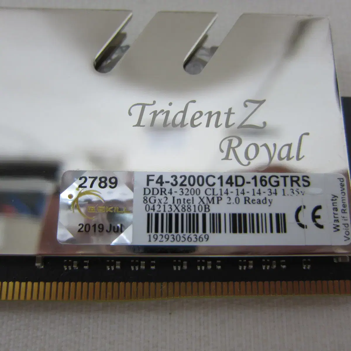 지스킬 DDR4-3200 CL14 TRIDENT 로얄 16G(8Gx2)