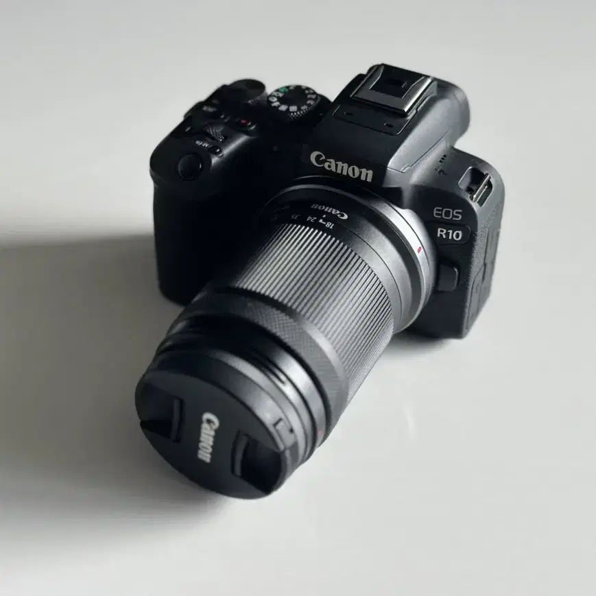 캐논R10 + RF-S 18-150mm + 배터리2개