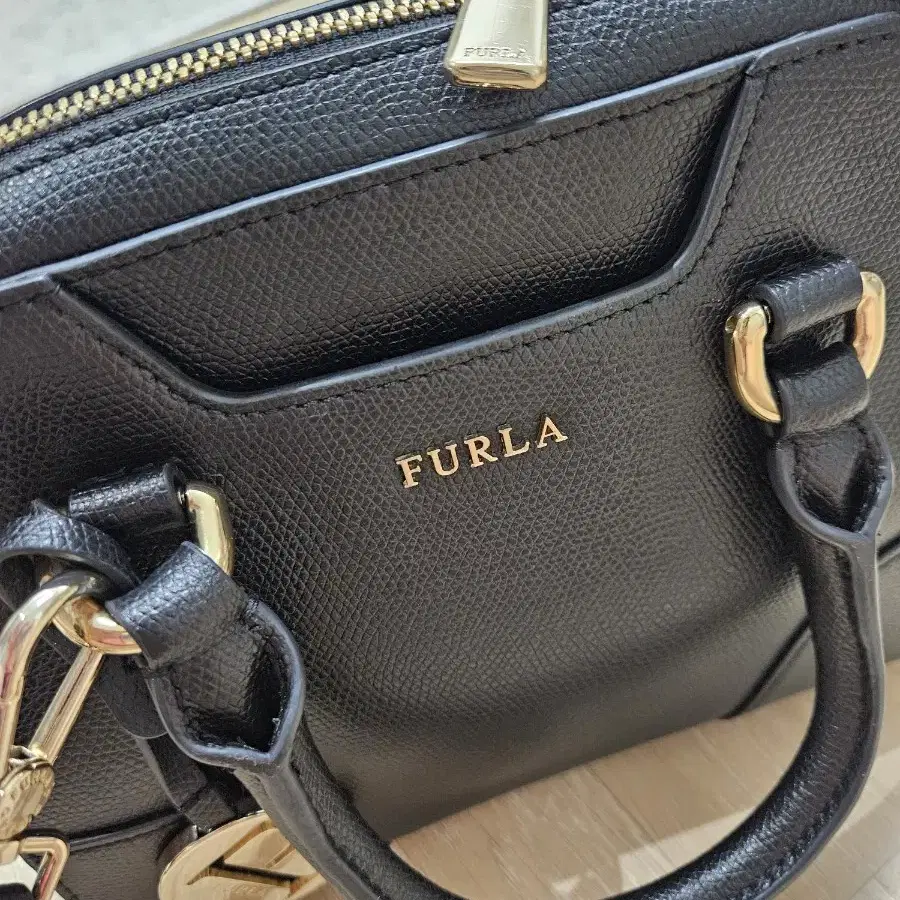 FURLA 훌라 크로스바디 가방