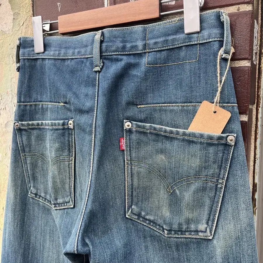 (27)Vintage Levis Engineered