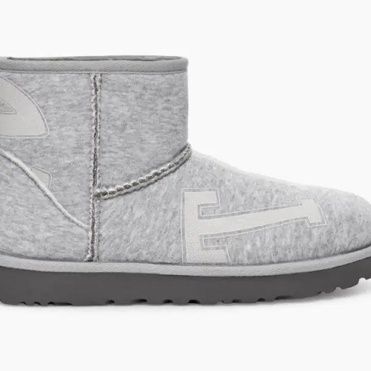 ugg x telfar(어그 x 텔파) fleece mini boot